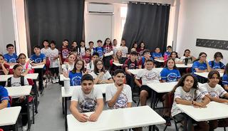 G&ouml;renler g&ouml;zlerine inanamıyor: 27 &ccedil;ift ikiz aynı okulda