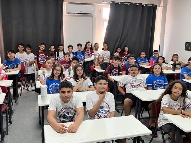 G&ouml;renler g&ouml;zlerine inanamıyor: 27 &ccedil;ift ikiz aynı okulda