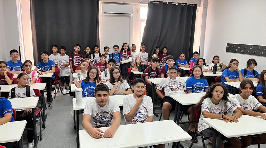 G&ouml;renler g&ouml;zlerine inanamıyor: 27 &ccedil;ift ikiz aynı okulda