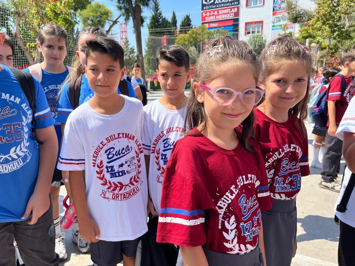 Görenler gözlerine inanamıyor: 27 çift ikiz aynı okulda 2