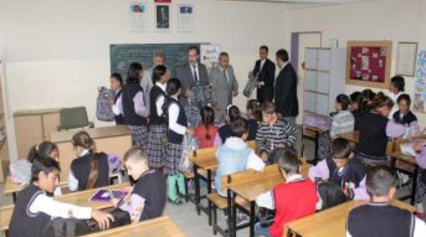 Paland&ouml;ken Belediyesi'nden &ouml;ğrencilere kırtasiye yardımı