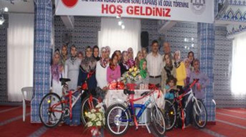 Kadirli&rsquo;de Kur&rsquo;an kursunu tamamlayanlar &ouml;d&uuml;llendirildi