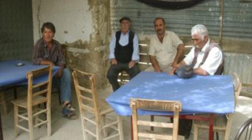 Hemşehrileri, Burkay'ı karşılamak i&ccedil;in İstanbul'a gitti