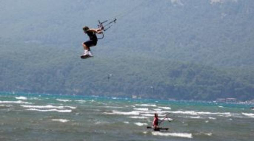 Akyaka'yı d&uuml;nya kites&ouml;rf şampiyonu Hadlow tanıtacak