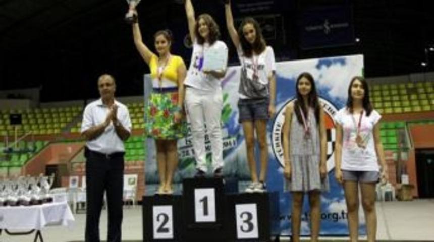 İlk&ouml;ğretim &ouml;ğrencisi satran&ccedil;ta T&uuml;rkiye 2&rsquo;ncisi oldu