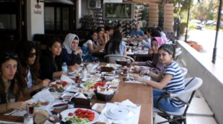 AK Partili gen&ccedil;ler yerel se&ccedil;imlere sıkı hazırlanıyor