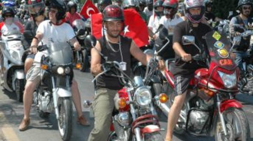 Motosikletliler 'Kadına şiddete hayır' dedi