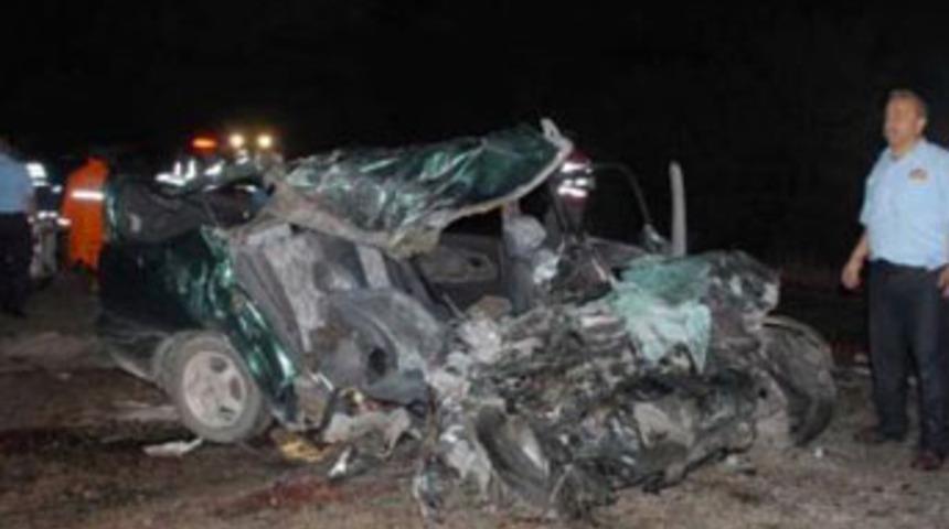 Katliam gibi kaza: 5 &ouml;l&uuml;, 4 yaralı