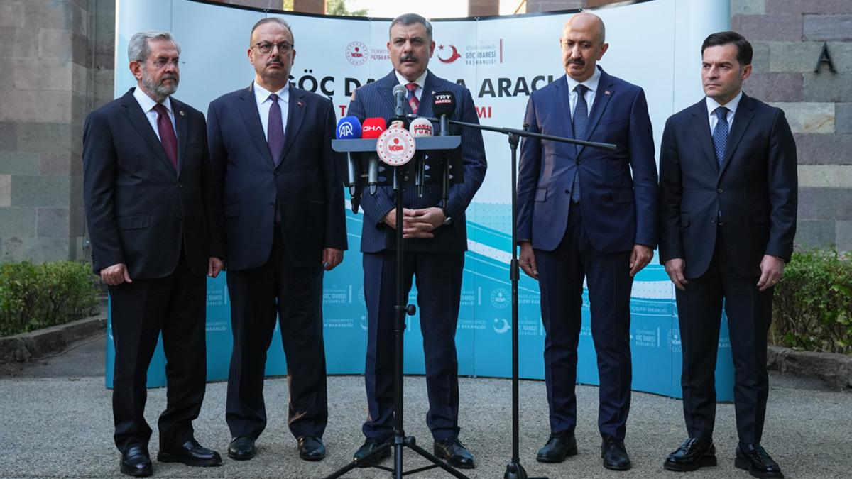 Bakan &Ccedil;ift&ccedil;i okullarda g&uuml;venliği en &uuml;st seviyeye &ccedil;ıkarma planını duyurdu: "7 bakanlık ortak bir protokol hazırladık" 1