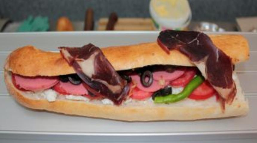 T&uuml;rk usul&uuml; &lsquo;ekmek arası kahvaltı&rsquo; hamburgere rakip oldu