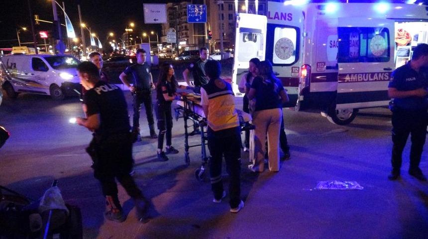 Otomobille &ccedil;arpışan ara&ccedil; ters d&ouml;nd&uuml;: 2 yaralı