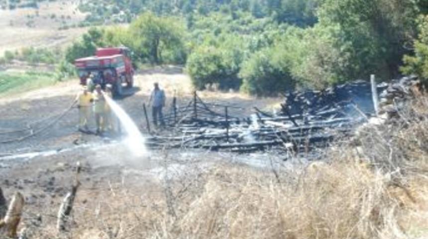 Dursunbey İstasyonun'da anız yangını