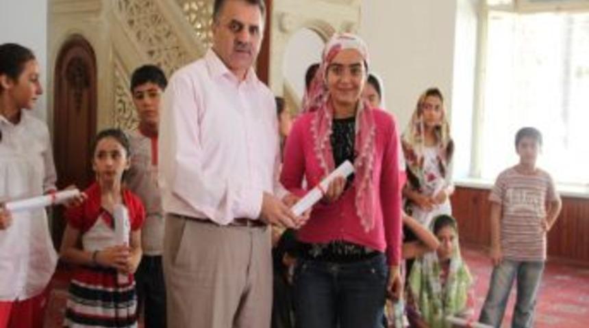 Kur'an kursu &ouml;ğrencilerine katılım belgeleri dağıtıldı
