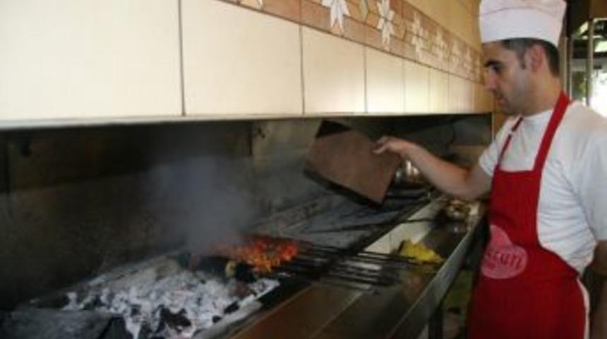 Milyonluk arsada kebap i&ccedil;in patlıcan &uuml;retiyor