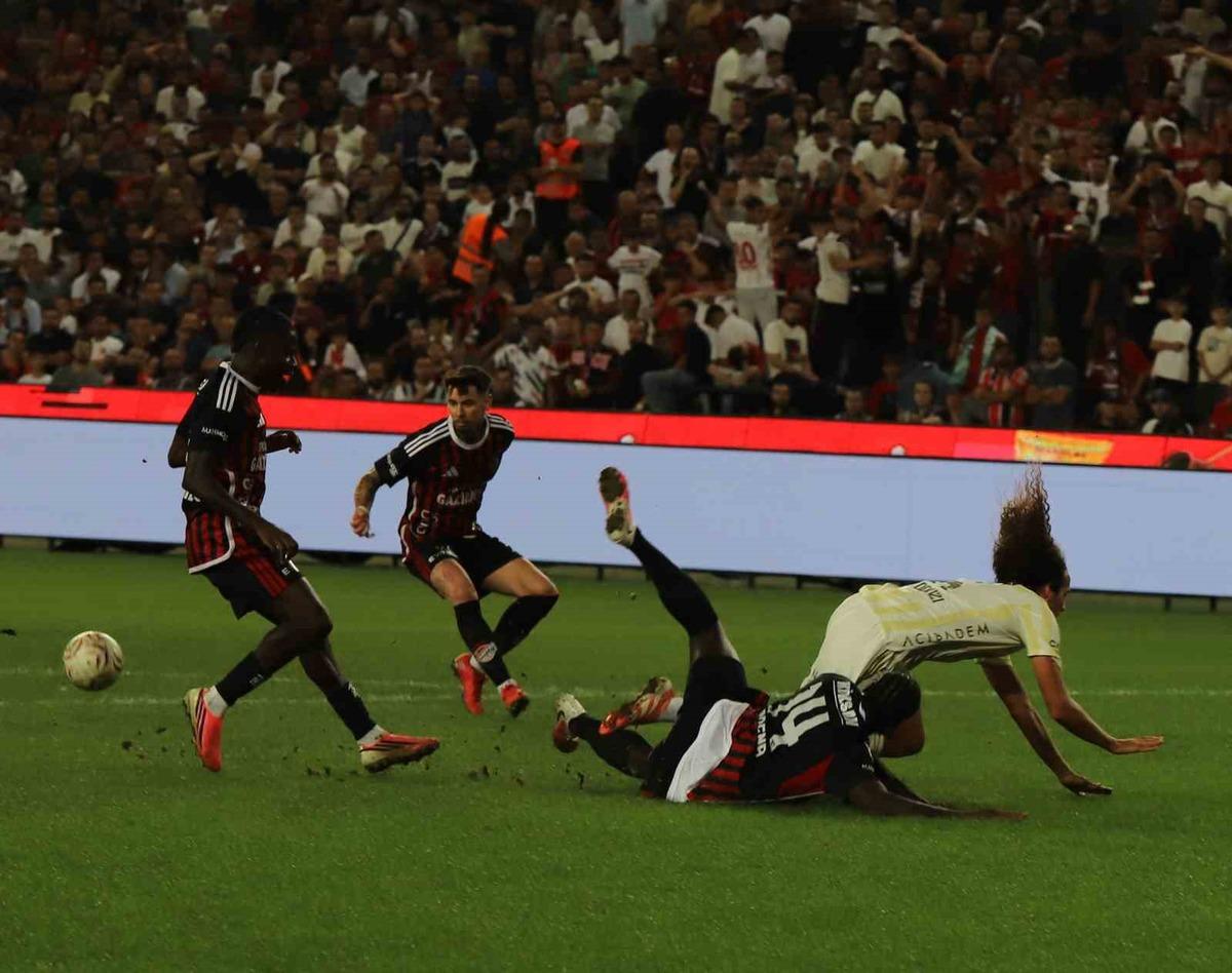 Nihat Kahveci den Fenerbahçe için felaket senaryosu! Çılgın iddia... 1