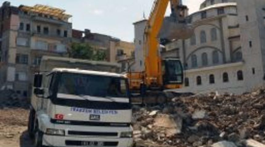 Mehmet Akif Ersoy Camii'nin etrafı a&ccedil;ılıyor