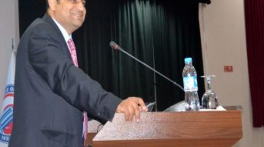 &Ccedil;OM&Uuml; Rekt&ouml;r&uuml; La&ccedil;iner: İngilizcesiz diploma işe yaramaz