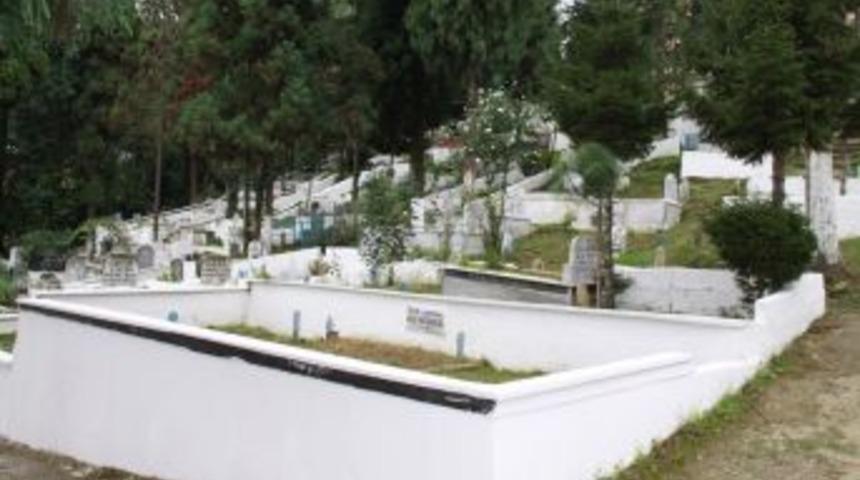 Rize&rsquo;de mezarlıklara bayram temizliği