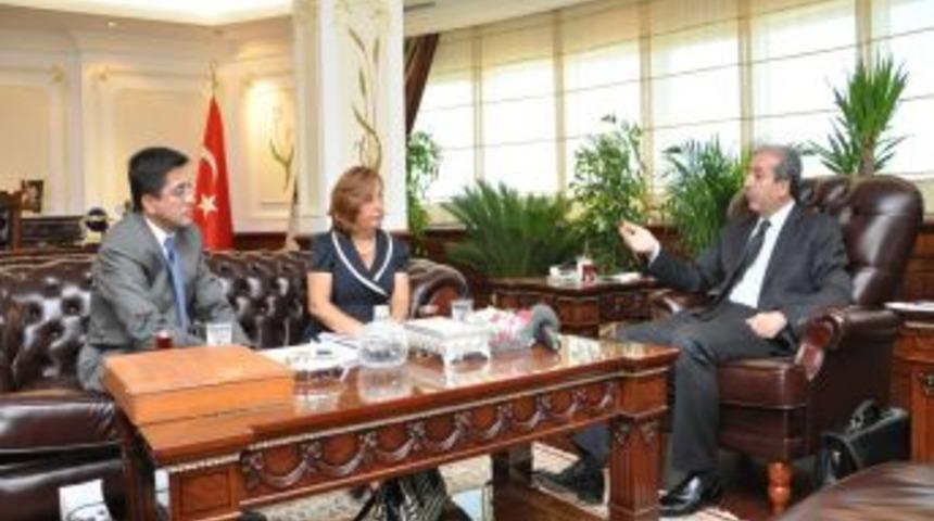 Eczacılar, TV'lerdeki kadın programlarını Bakan Eker&rsquo;e şikayet etti