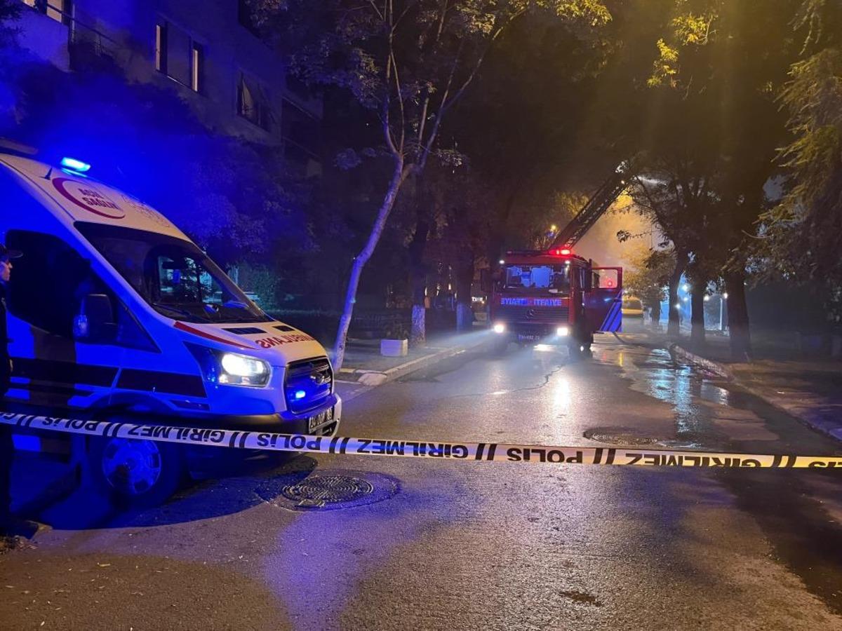 Bakırköy’de 4 katlı metruk binanın çatısı alevlere teslim oldu 2