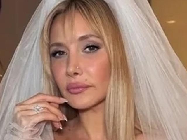 Şarkıcı G&ouml;k&ccedil;e evlendi! İlgin&ccedil; gelinliyle konuşuldu