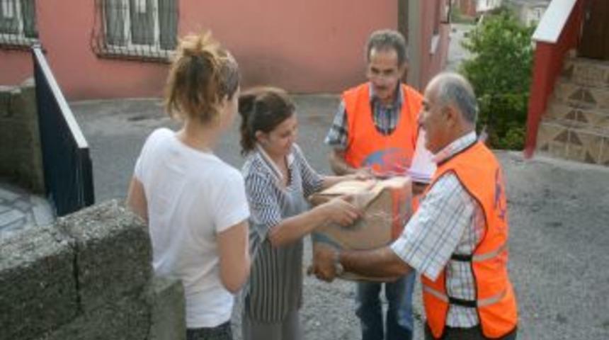 Kimse Yok mu, bayram &ouml;ncesi yoksul aileleri sevindiriyor