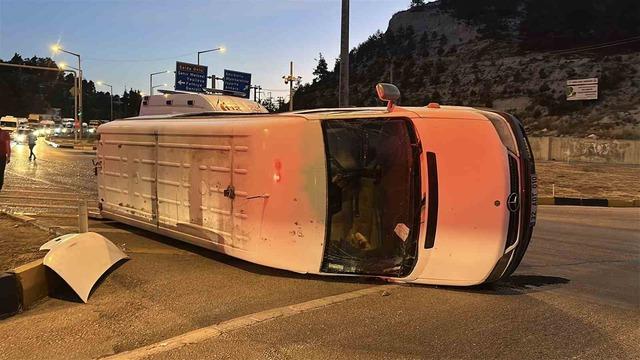 Burdur’da tarım işçilerini taşıyan minibüs devrildi: 9 yaralı 1