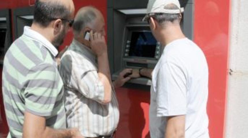 Telefondaki sahte savcıya inanan vatandaşın parasını polis kurtardı