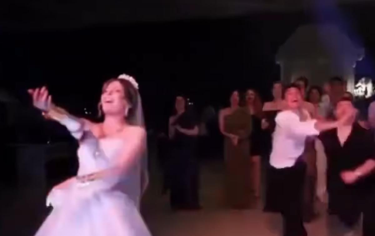 Çiçeğini atan gelini ezdiler! Düğün klasiği olaylı bitti 2
