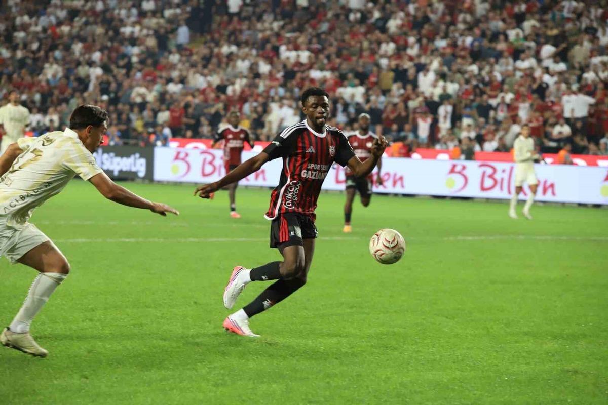 FENERBAHÇE DE KADRO MÜHENDİSLİĞİ SIKINTISI 1