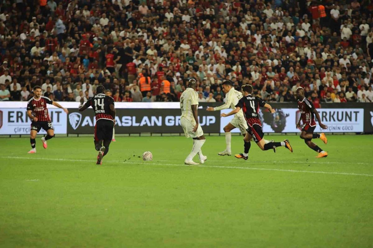 FENERBAHÇE DE KADRO MÜHENDİSLİĞİ SIKINTISI 4