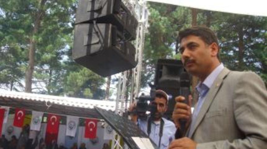 Ardahanlılar &lsquo;Hasret Emmi&rsquo; tiyatrosuna tepki g&ouml;sterdi