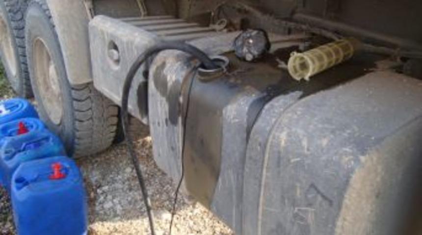 Ara&ccedil; deposundan mazot &ccedil;alan şahıs, su&ccedil;&uuml;st&uuml; yakalandı