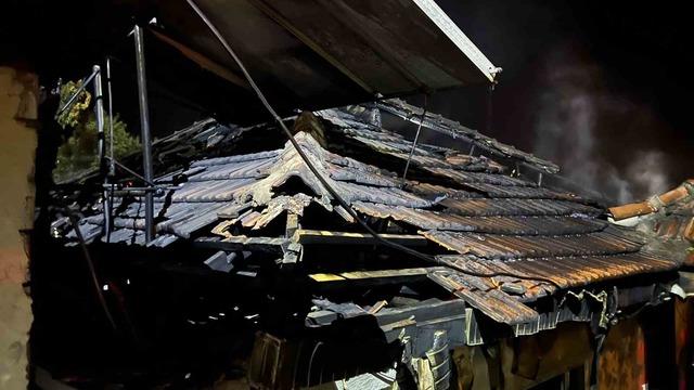 Burdur’da müstakil ev alevlere teslim oldu
