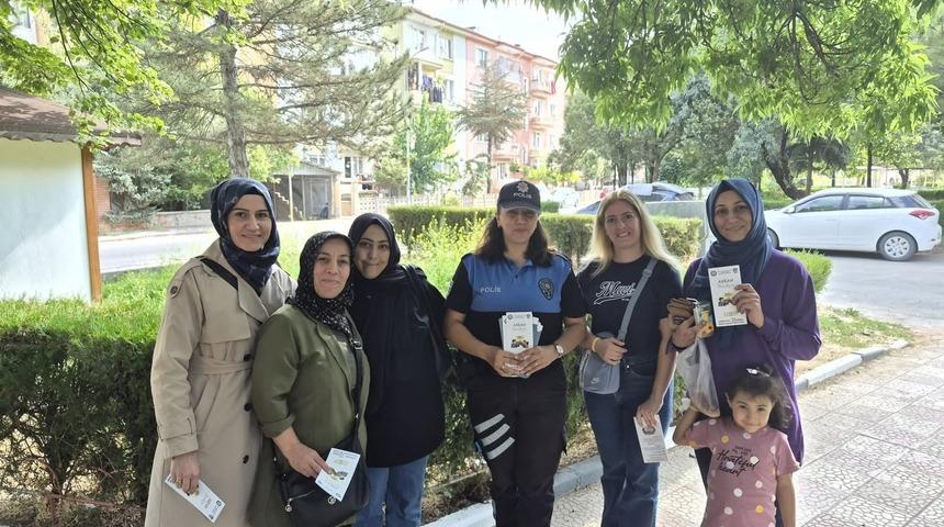 K&uuml;tahya&rsquo;da polis ekiplerinden okul &ccedil;evrelerinde g&uuml;venlik denetimi