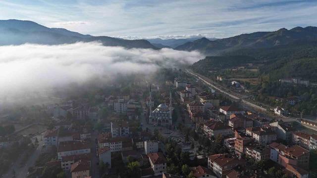 Kastamonu&rsquo;da il&ccedil;e ve ormanların &uuml;zerini kaplayan sis bulutları g&ouml;r&uuml;nt&uuml;lendi 3