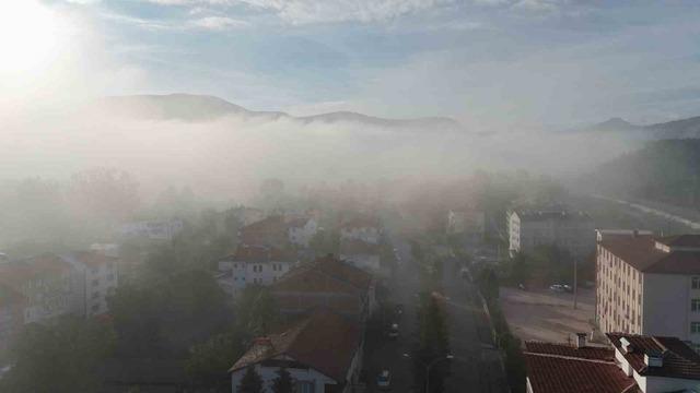 Kastamonu&rsquo;da il&ccedil;e ve ormanların &uuml;zerini kaplayan sis bulutları g&ouml;r&uuml;nt&uuml;lendi 2