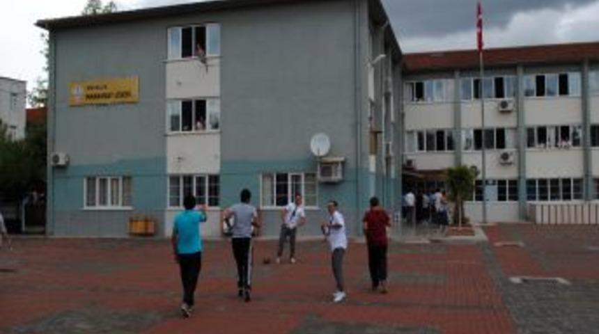 Güvenli Okullar Projesi ile uyuşturucu tacirleri okul önlerine yaklaşamayacak