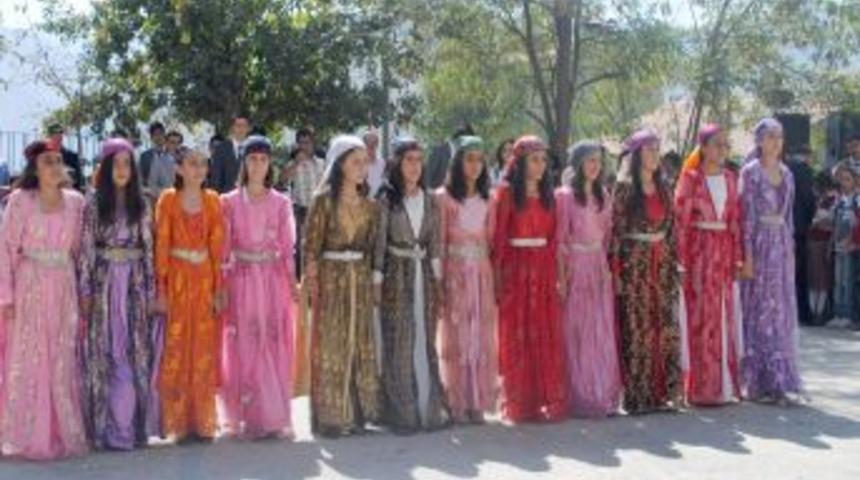 İlköğretim Haftası yöresel halk oyunlarıyla kutlandı