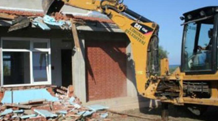Okulun yıkılmasını engelleyemediler!