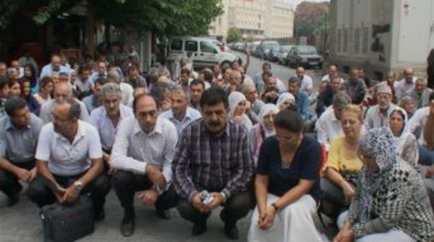 BDP İzmir Eş Başkanı Kaya:19 &uuml;ye ve y&ouml;neticimiz g&ouml;zaltına alındı