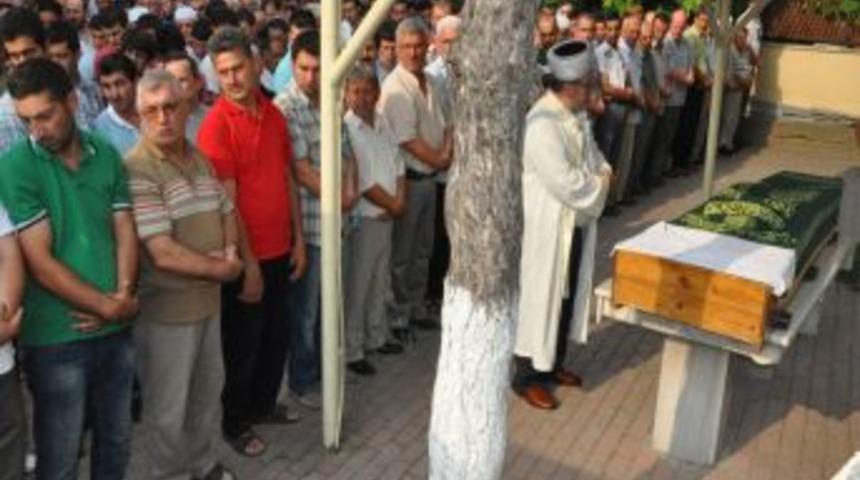 471 günlük tedavi ardından ölen ilköğretim öğrencisi toprağa verildi