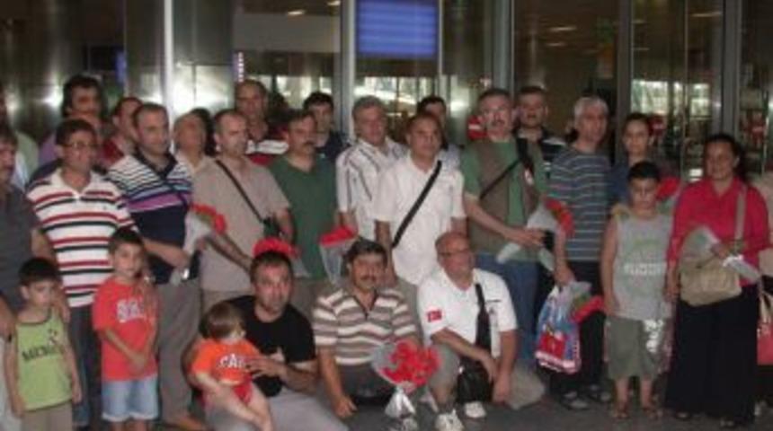 Tanzanya ve Kamerun'a giden doktorlar g&ouml;n&uuml;lleri fethedip d&ouml;nd&uuml;ler