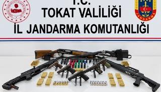 Tokat'ta silah ka&ccedil;ak&ccedil;ılığı operasyonunda 5 zanlı yakalandı