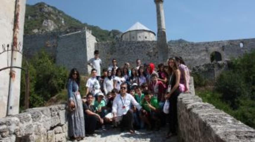 Başarılı 33 &ouml;ğrenci Balkanlarda ecdat izi s&uuml;rd&uuml;