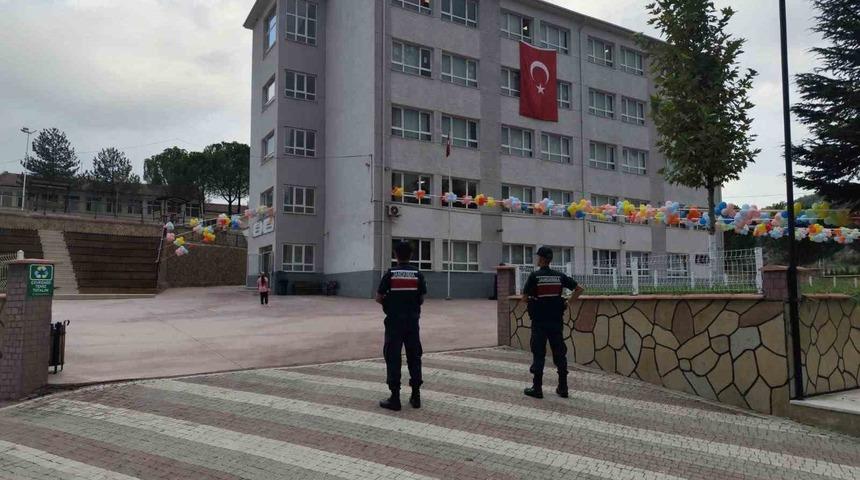 Bilecik&rsquo;te okul &ccedil;evrelerinde 857 kişi denetlendi