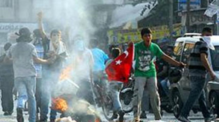 Adana'da izinsiz g&ouml;steri