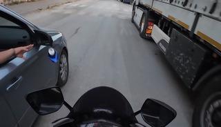 Ara&ccedil;tan atılan &ccedil;&ouml;p&uuml; i&ccedil;eriye b&ouml;yle geri attı