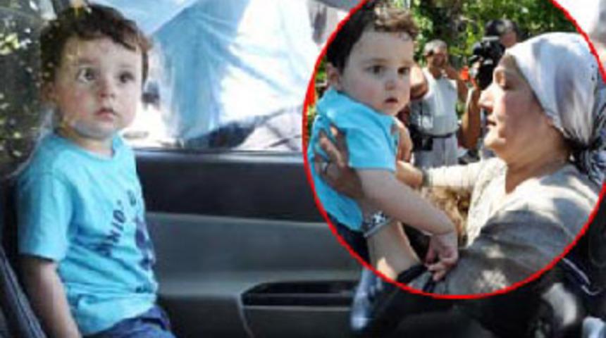 Otomobilde kilitli kaldı