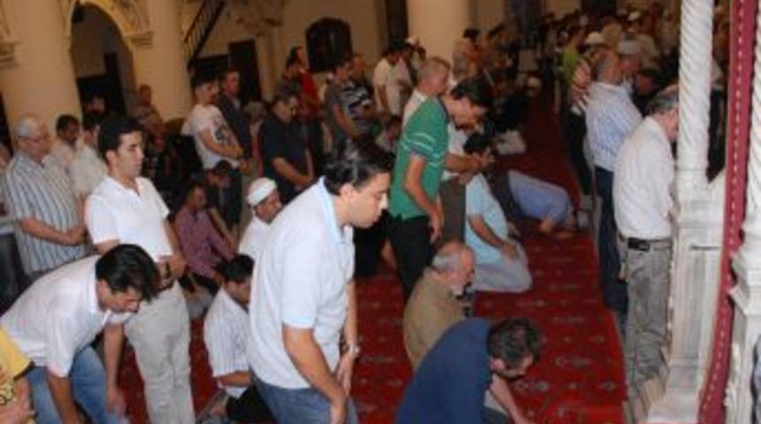 İzmir'de ilk teravih coşkusu